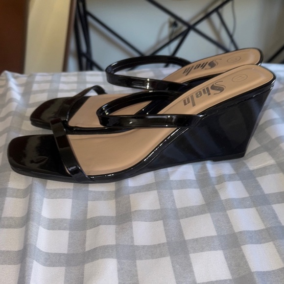 NWT no box 11 Stylish Black Women's Sandals - Picture 4 of 5